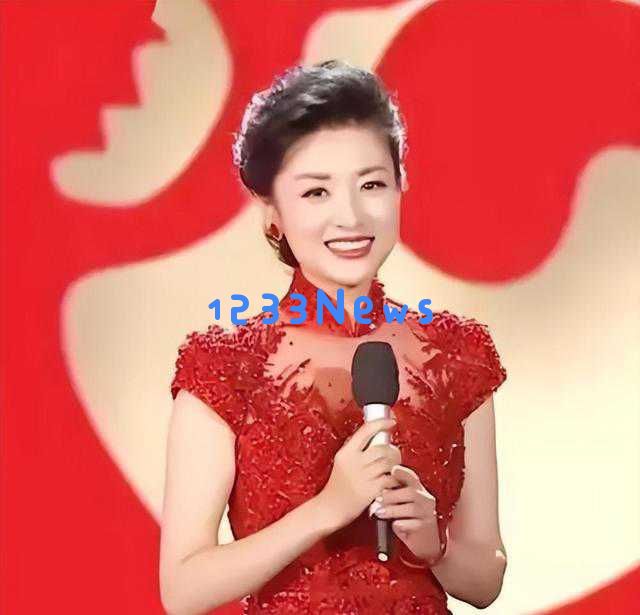 周涛与春晚旧友同台重聚，优雅气质如昔，网友感叹岁月如梭