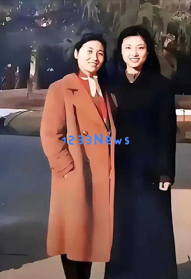 周涛与春晚旧友同台重聚，优雅气质如昔，网友感叹岁月如梭