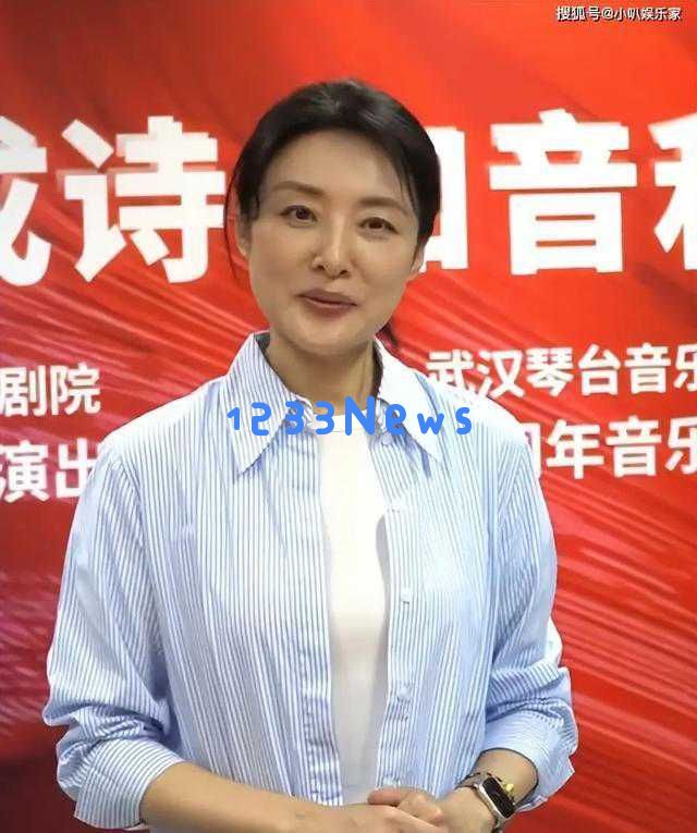 周涛与春晚旧友同台重聚，优雅气质如昔，网友感叹岁月如梭