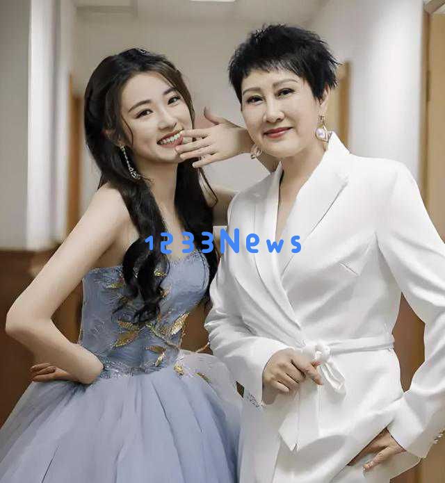 郝蕾在综艺节目中直言不讳，勇敢揭示娱乐圈内的潜规则，引发关注