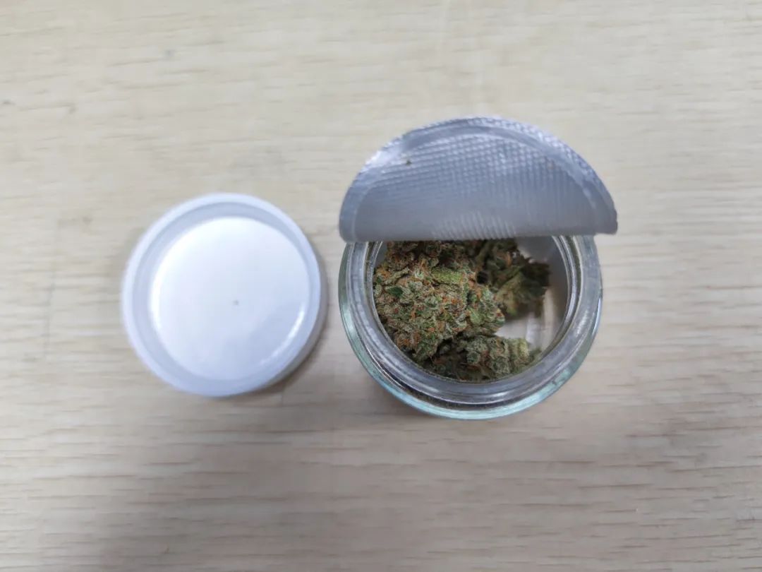 深圳海关全面查获一起大麻案件涉及从原料到成品的全链条