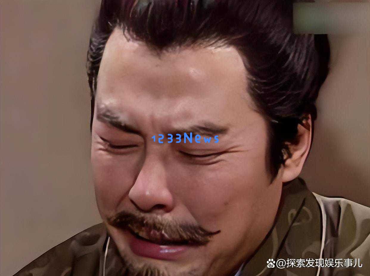 《三兄弟的情谊如戏，94版刘备孙彦军的荧屏传奇与教育之路的精彩蜕变》