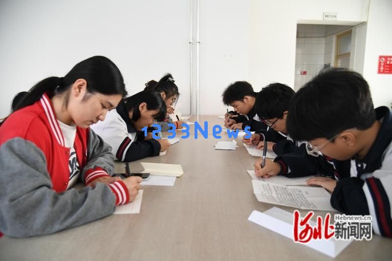 河北能源职业技术学院开展中秋传统活动“寄相思，书家书”