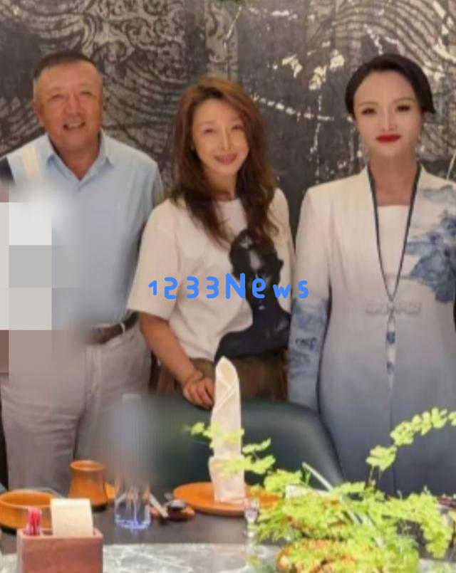 53岁孙悦参加聚会神采奕奕，57岁马东难得露面展现高情商！