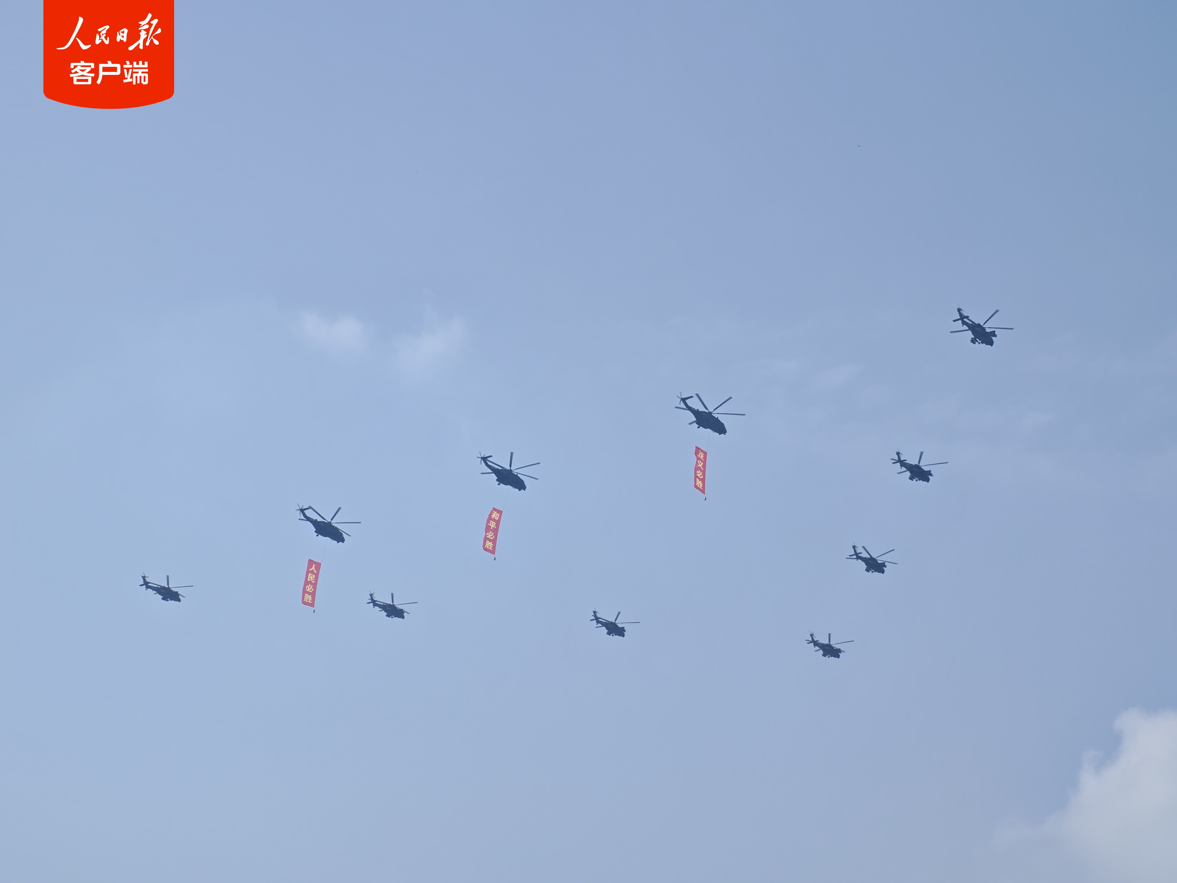 咱们的飞机真是飞不完，天空中的梦想不断飞翔