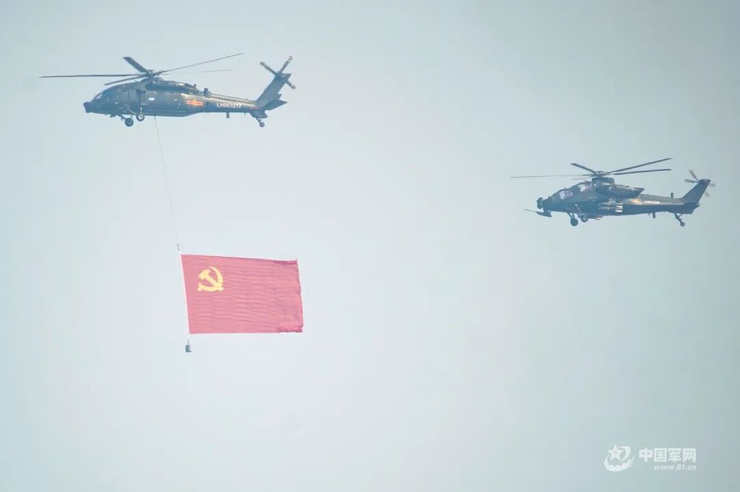 换个角度欣赏阅兵盛典丨战斗机飞越天空，瞬间定格心潮澎湃的精彩时刻