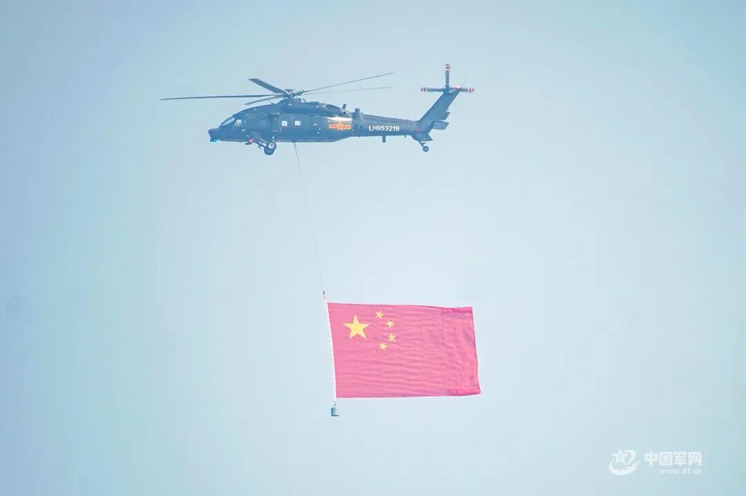 换个角度欣赏阅兵盛典丨战斗机飞越天空，瞬间定格心潮澎湃的精彩时刻