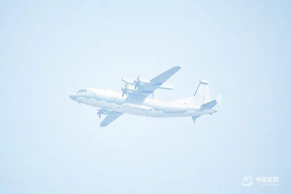 换个角度欣赏阅兵盛典丨战斗机飞越天空，瞬间定格心潮澎湃的精彩时刻