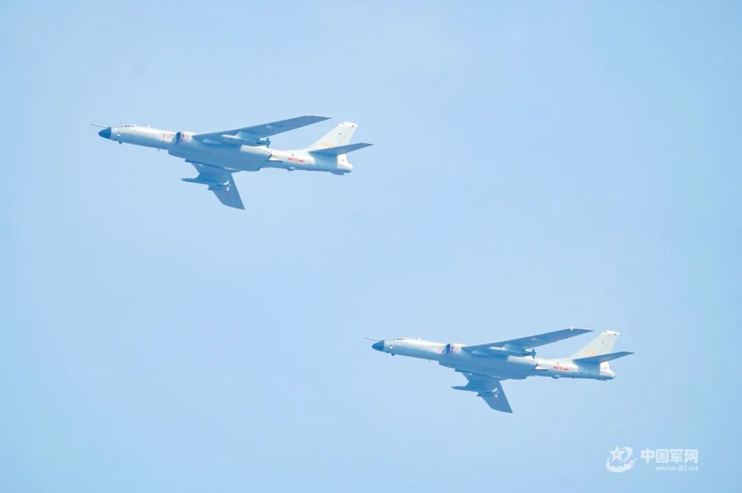 换个角度欣赏阅兵盛典丨战斗机飞越天空，瞬间定格心潮澎湃的精彩时刻