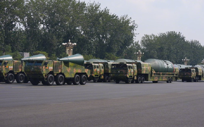 全球范围内的东风_5C有多庞大？网友评称三辆军车才能运输得动