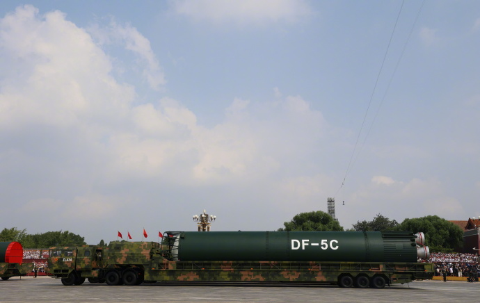 全球范围内的东风_5C有多庞大？网友评称三辆军车才能运输得动