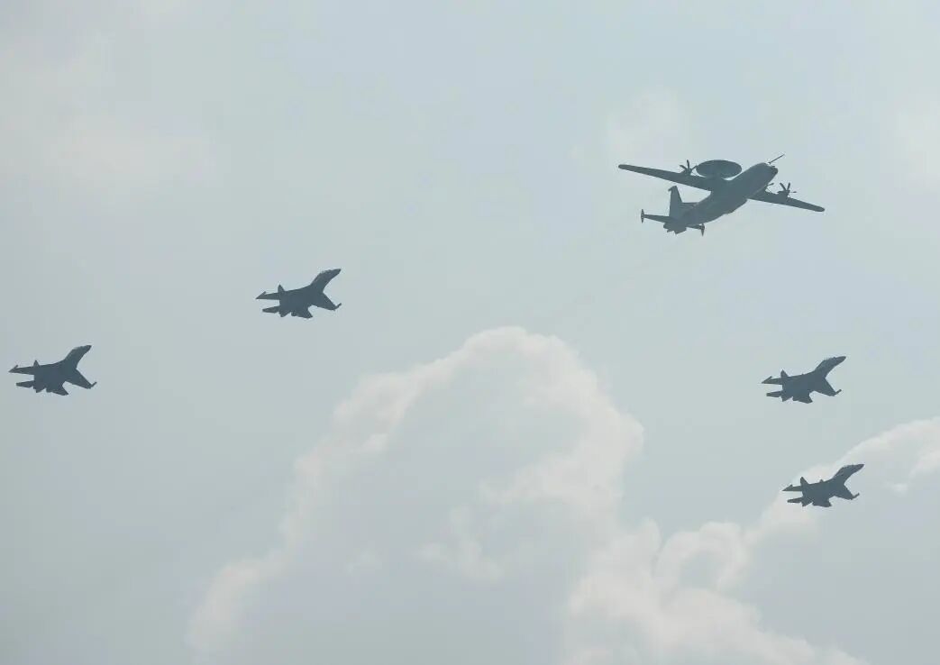 长空利剑，雄风勃发！见证空中梯队荣耀受阅的瞬间时刻