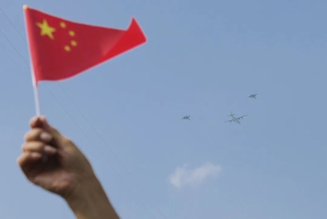 长空利剑，雄风勃发！见证空中梯队荣耀受阅的瞬间时刻