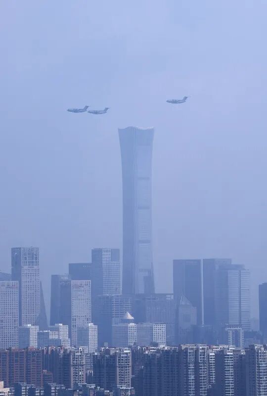 长空利剑，雄风勃发！见证空中梯队荣耀受阅的瞬间时刻