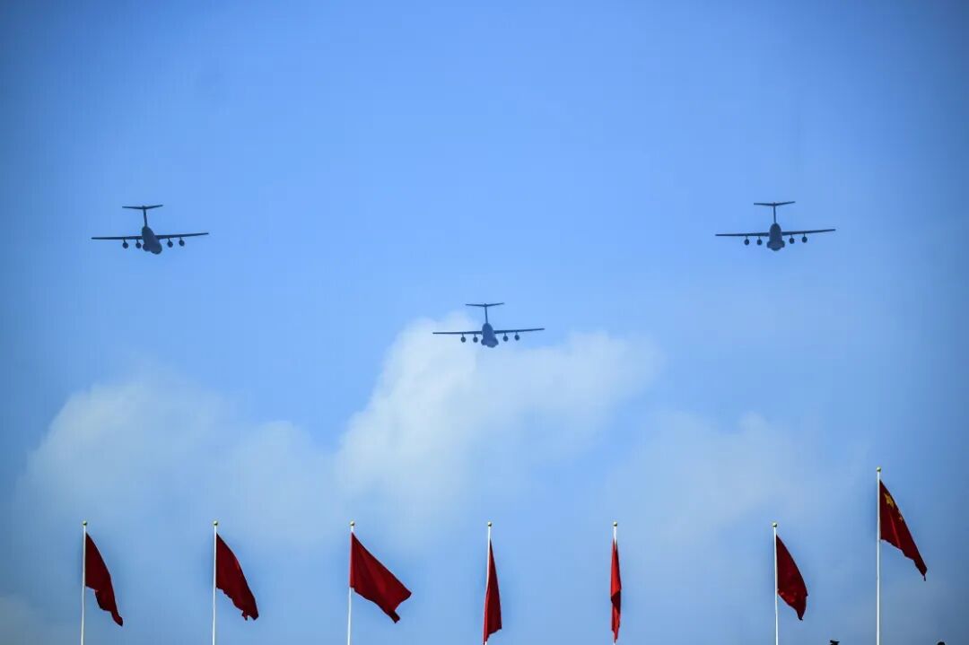 长空利剑，雄风勃发！见证空中梯队荣耀受阅的瞬间时刻