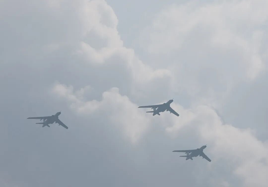 长空利剑，雄风勃发！见证空中梯队荣耀受阅的瞬间时刻