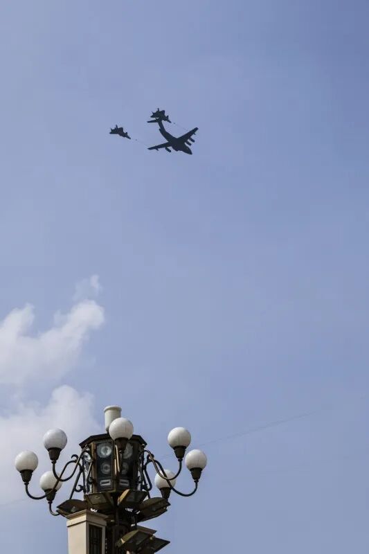长空利剑，雄风勃发！见证空中梯队荣耀受阅的瞬间时刻