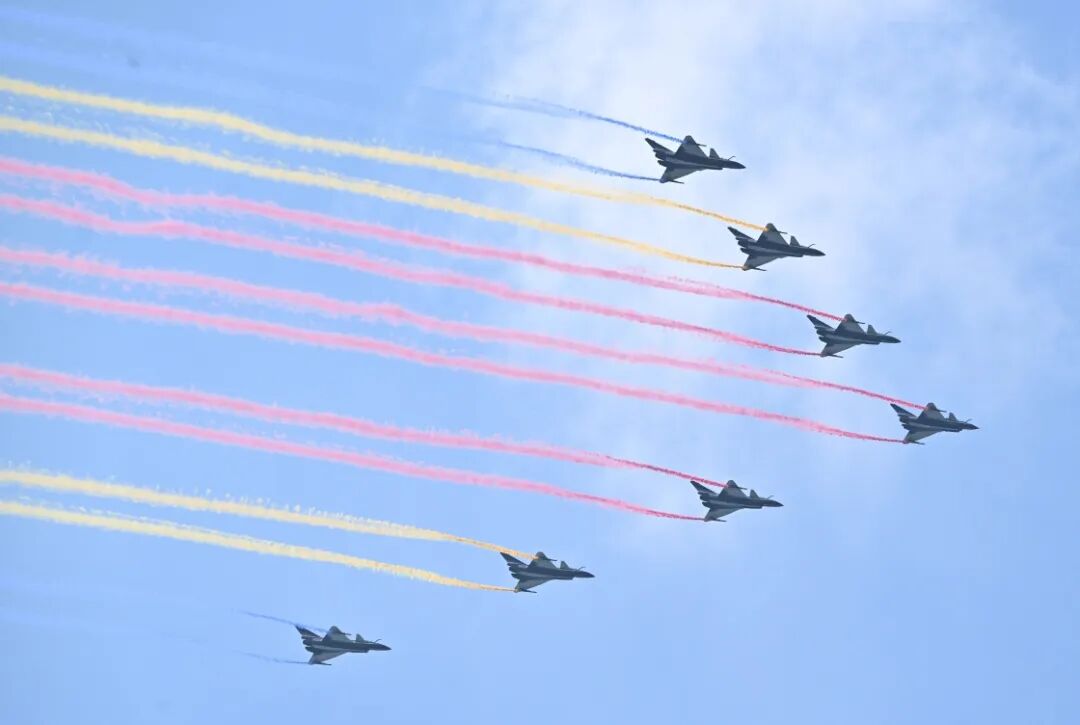 长空利剑，雄风勃发！见证空中梯队荣耀受阅的瞬间时刻