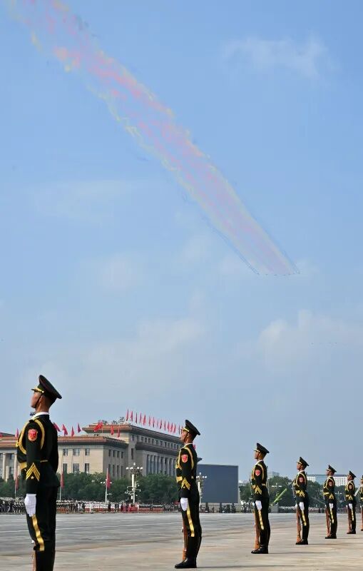 长空利剑，雄风勃发！见证空中梯队荣耀受阅的瞬间时刻