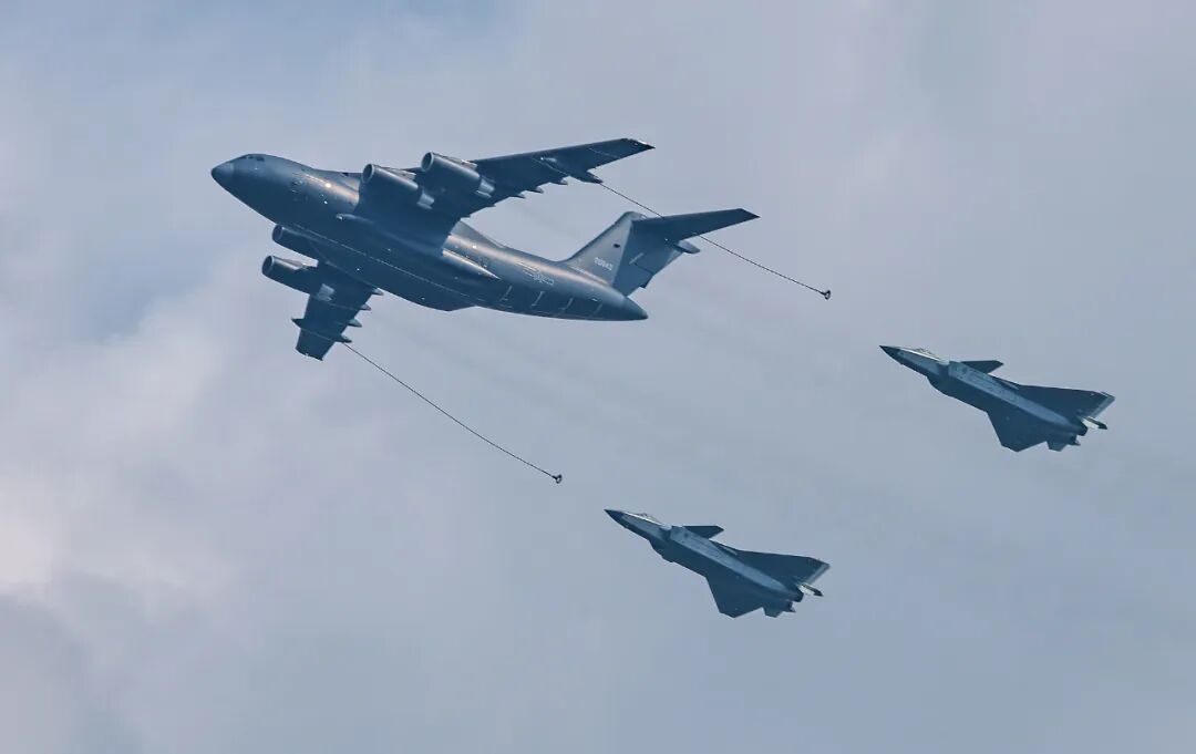 今天，我们的战机将只进行一次飞行任务！