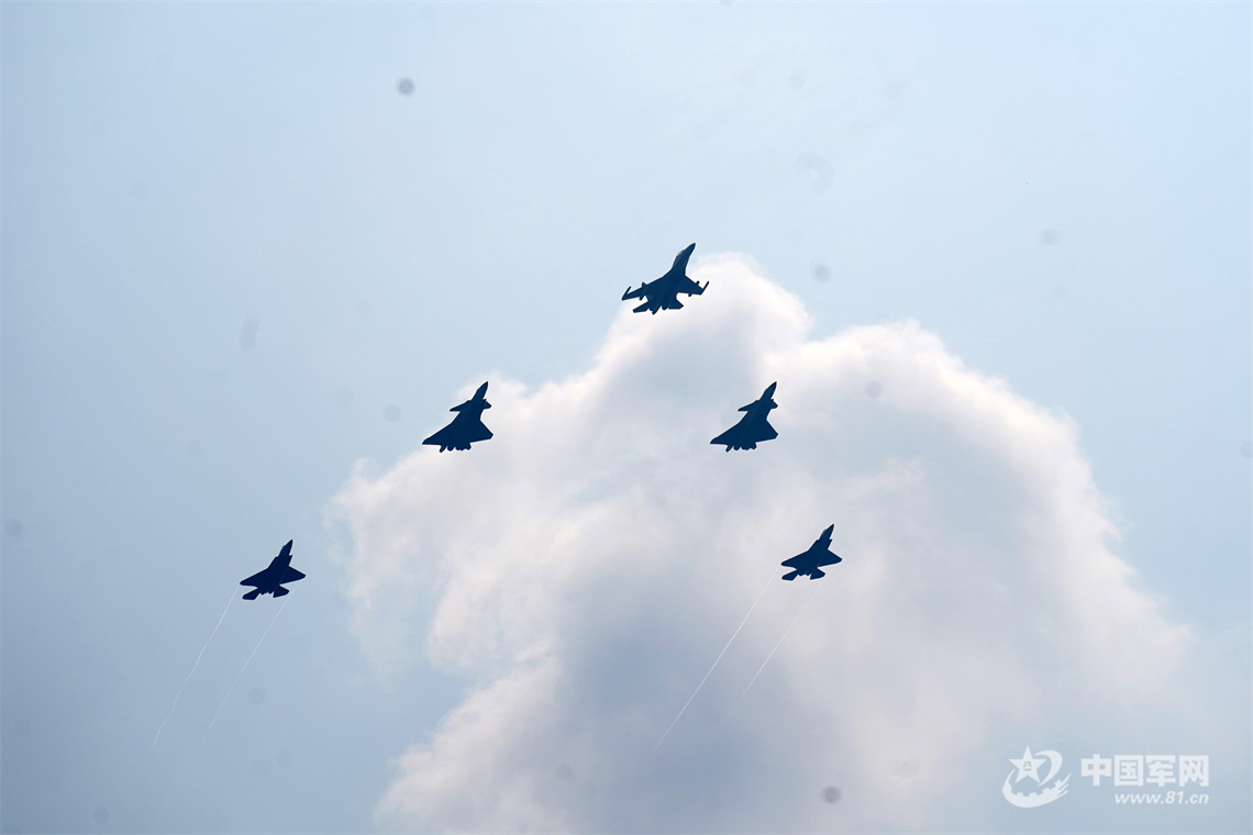 我在阅兵现场｜空中梯队献礼，致敬辉煌胜利时刻