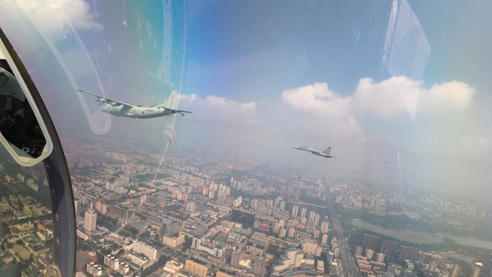 国社邀您从独特视角领略阅兵盛典的震撼与庄严