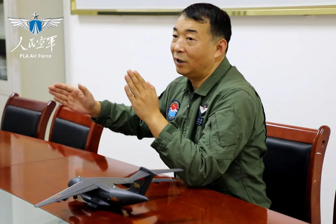 这对夫妇，宛如现实中的“携手共飞”双翼齐飞！