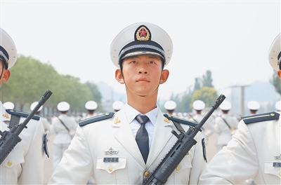 四代军人传承荣耀，他代父完成了心中长久的阅兵梦想