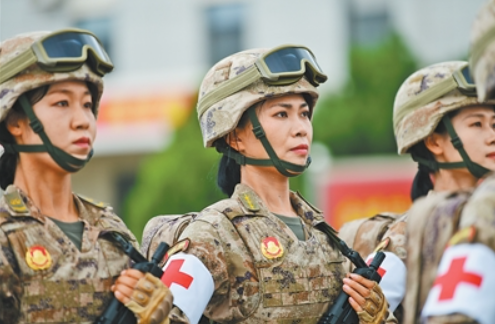 联勤保障部队女兵方队：每一个细胞都在绽放出强大的力量