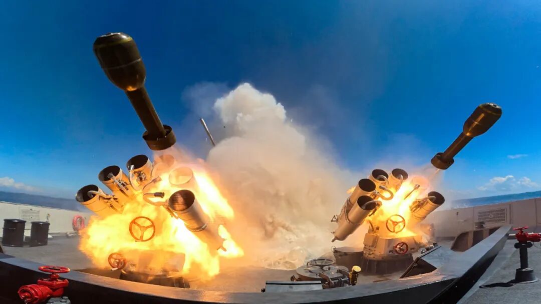 全力以赴！舰艇编队实弹射击精彩瞬间引人注目