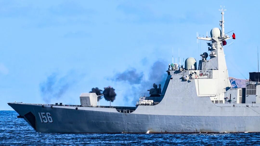 全力以赴！舰艇编队实弹射击精彩瞬间引人注目