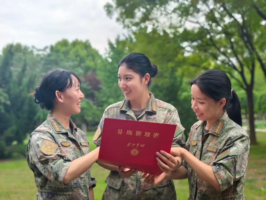 勇敢的上尉女军官，实现梦想成功考取北大研究生！