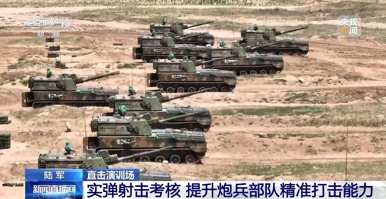 戈壁深处，陆军火炮展开多型实弹战术演练，锤炼战斗技能正当时