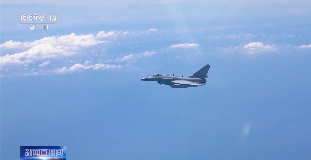 歼_16与歼_10空战对决，究竟谁更具优势？直击训练现场实况