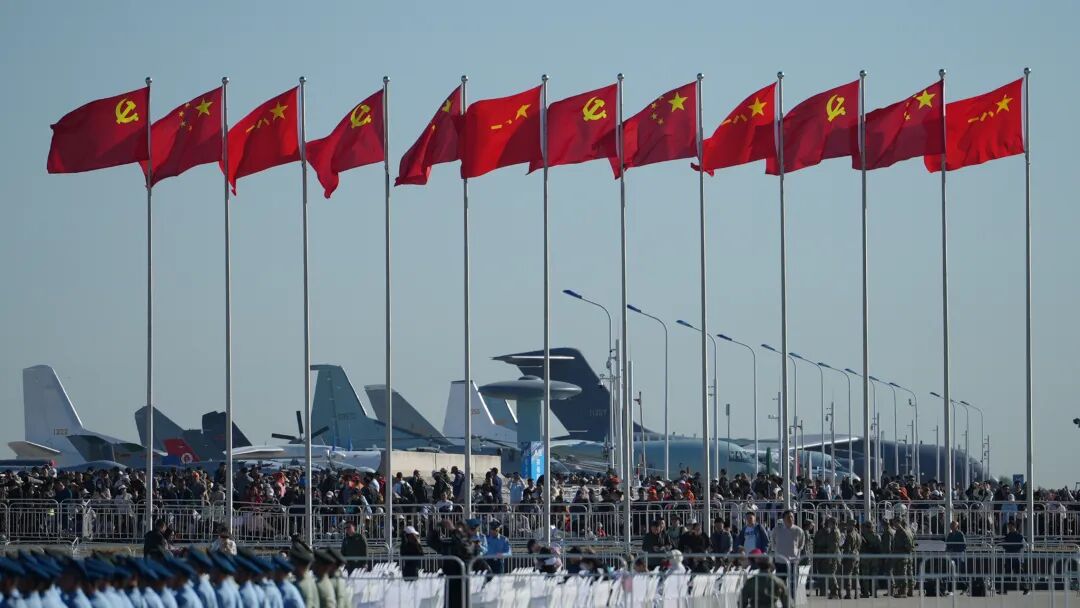 盛典开启！人潮汹涌已形成长龙长队……