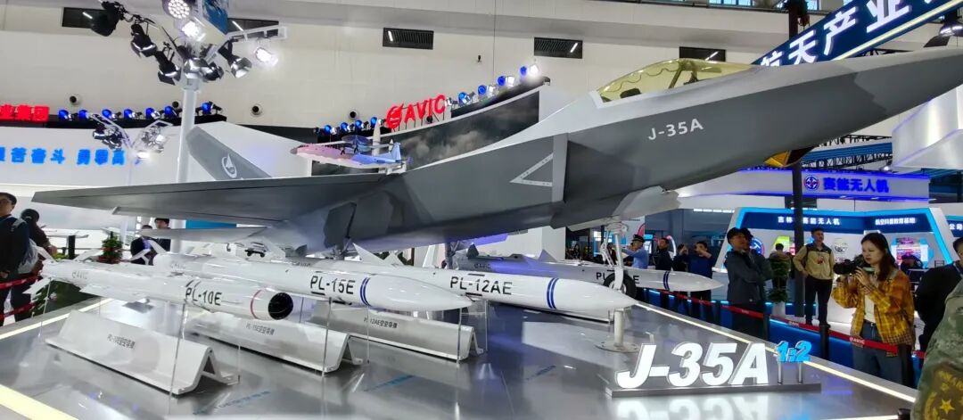 盛典开启！人潮汹涌已形成长龙长队……