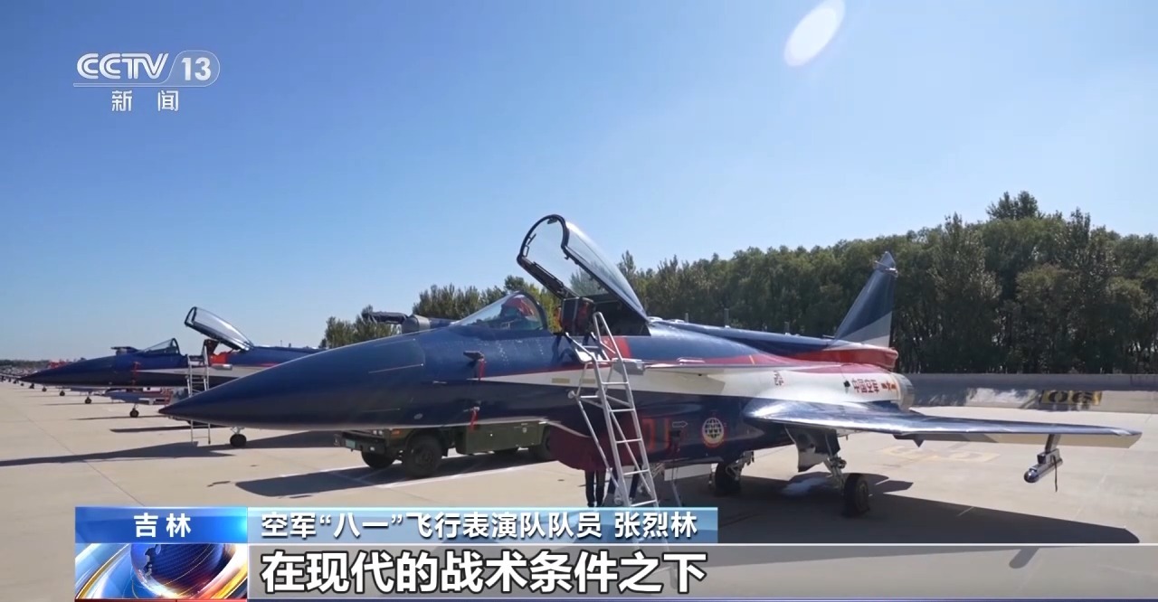 歼_10C与直_20KA的精彩亮相！专家深入解析这些硬核装备背后的战斗力密码