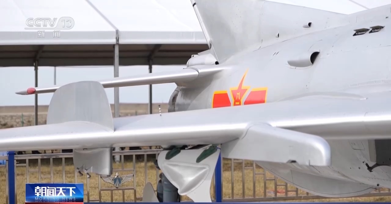 歼_10C与直_20KA的精彩亮相！专家深入解析这些硬核装备背后的战斗力密码