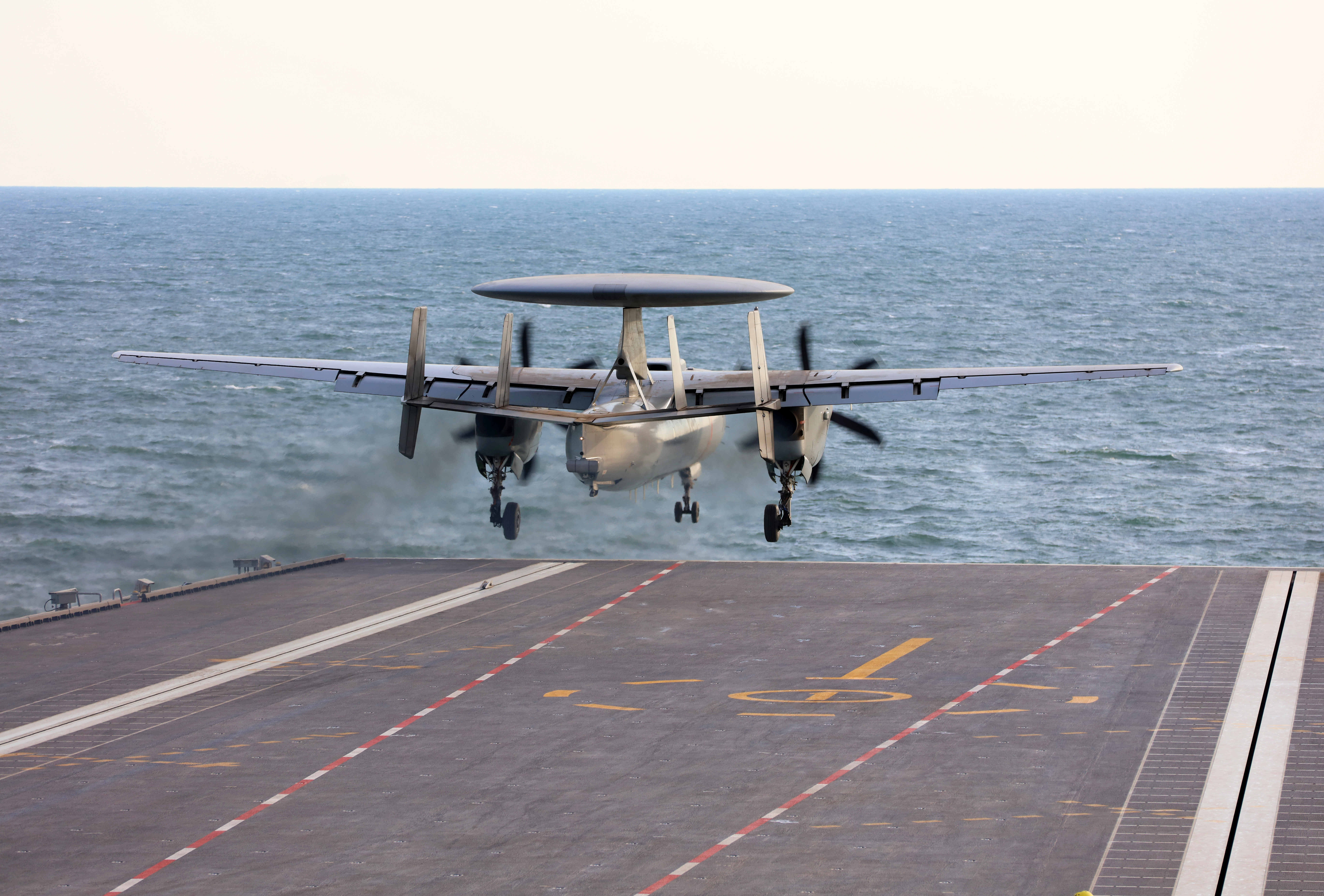 福建舰三型机成功弹射的重大意义与未来发展展望