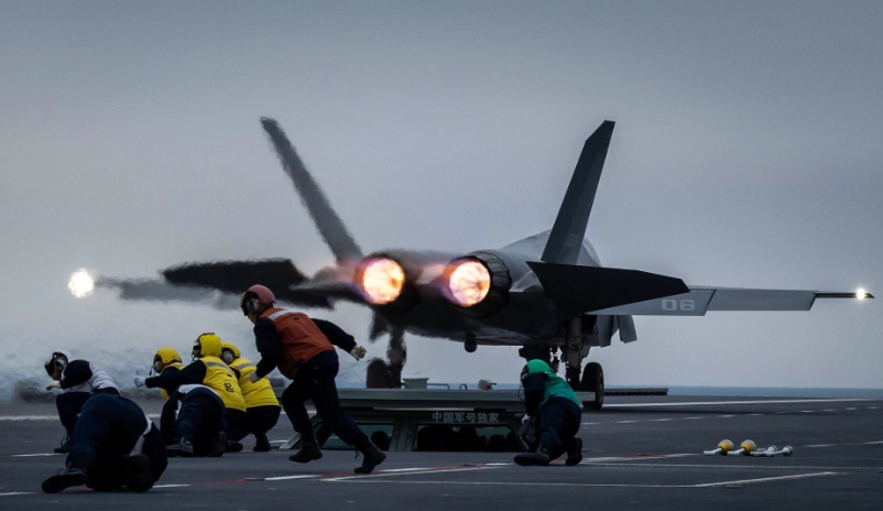 美国媒体惊讶：福建舰电磁弹射技术的众多优势揭晓！