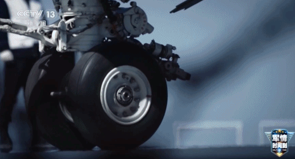 福建舰未来可能装备的先进舰载机种类分析，专家全面解读