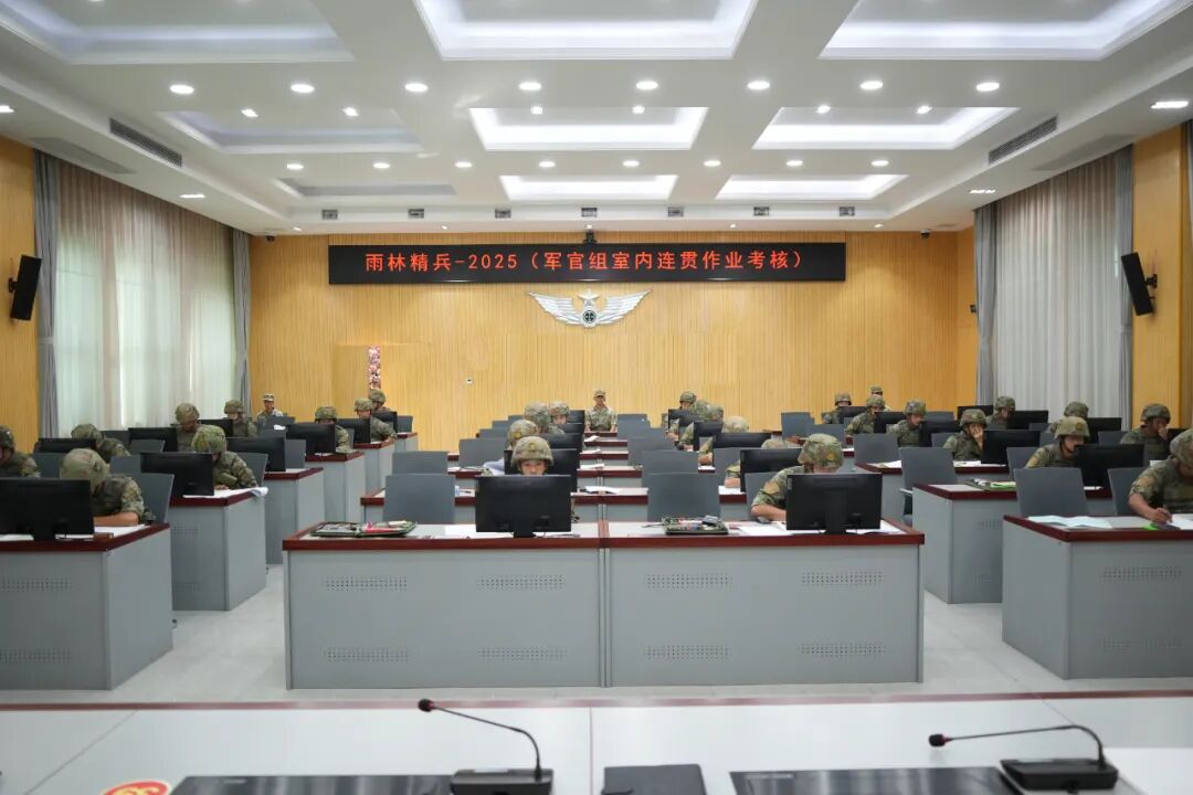 迎战而上！“雨林精英”比拼激烈进行中，战斗气氛紧张！