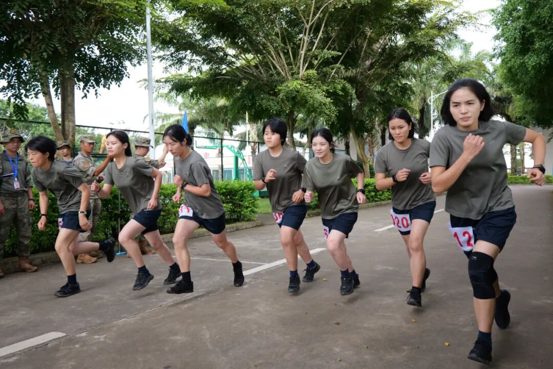 迎战而上！“雨林精英”比拼激烈进行中，战斗气氛紧张！