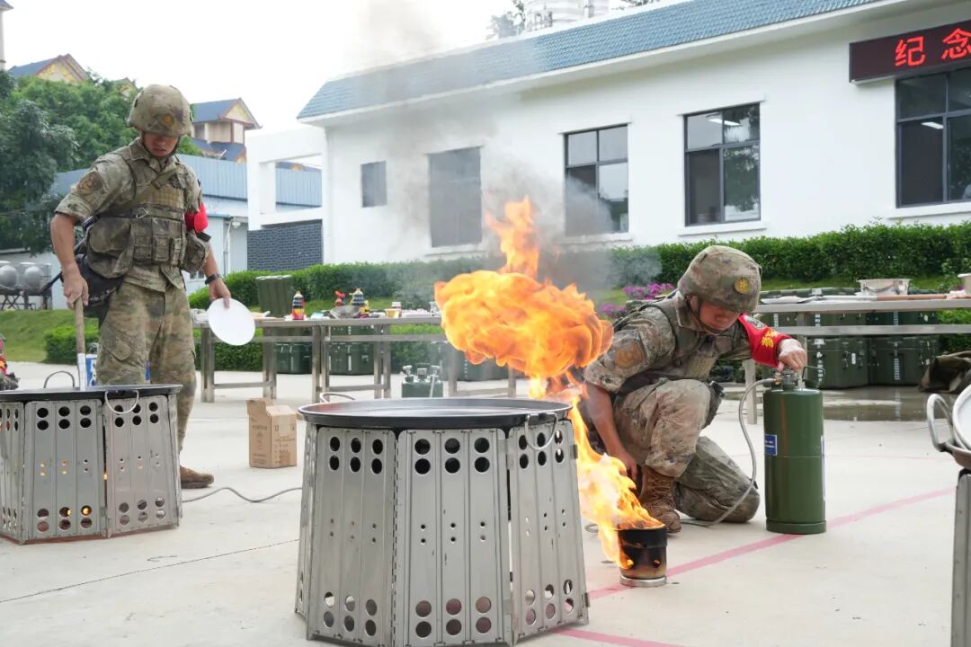 迎战而上！“雨林精英”比拼激烈进行中，战斗气氛紧张！