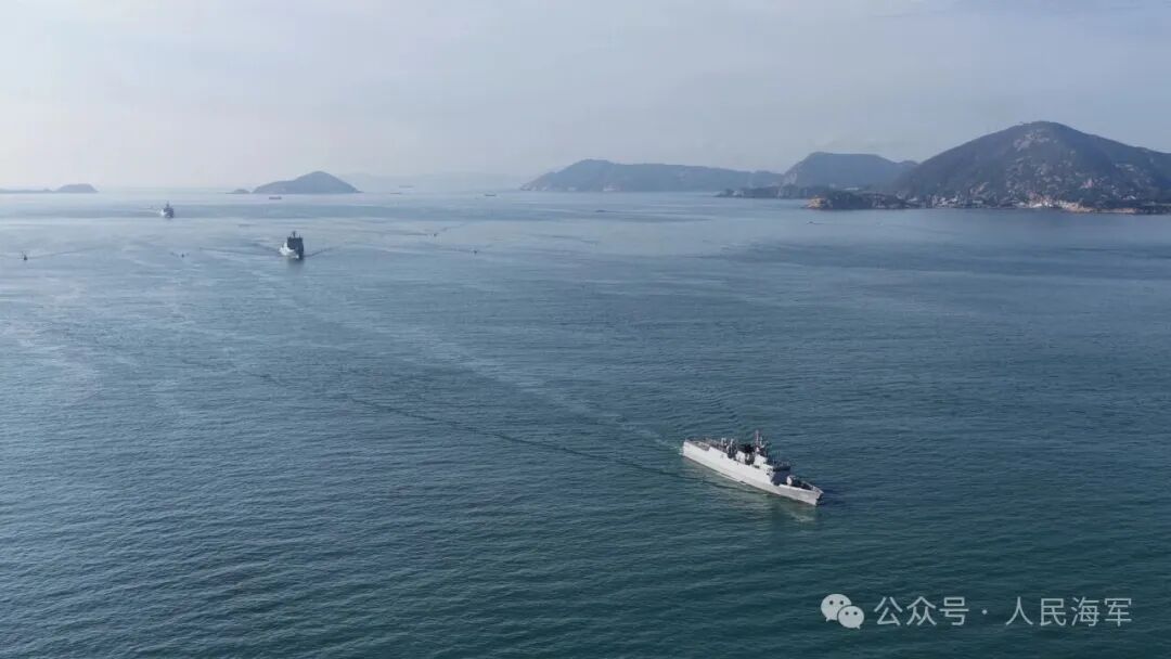 海军83舰编队成功抵达香港将举行舰艇向公众开放活动