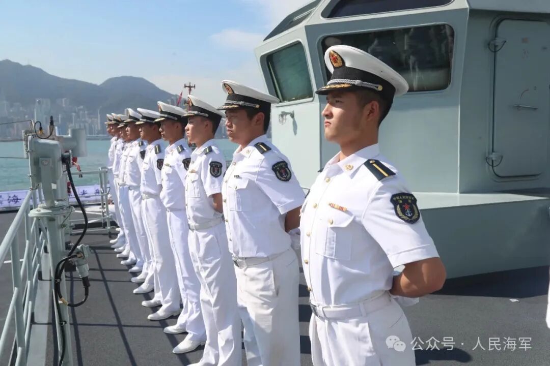 海军83舰编队成功抵达香港将举行舰艇向公众开放活动