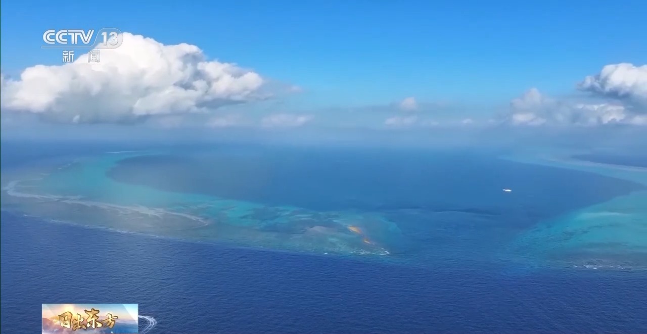 守护海域蓝天白云海警舰艇编队迎庆华诞齐心协力