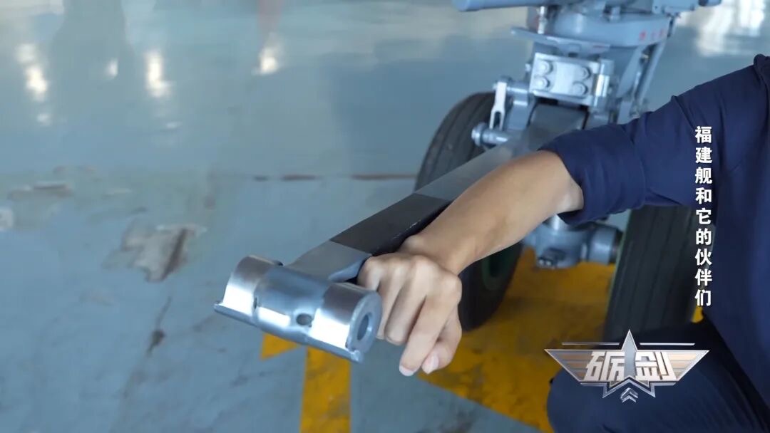 福建舰未来可能扩展的多种战斗能力与新型装备展望，想象无限可能