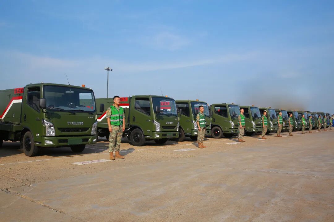 国庆长假，子弟兵用坚守与奉献为祖国献上最真诚的祝福与礼赞！