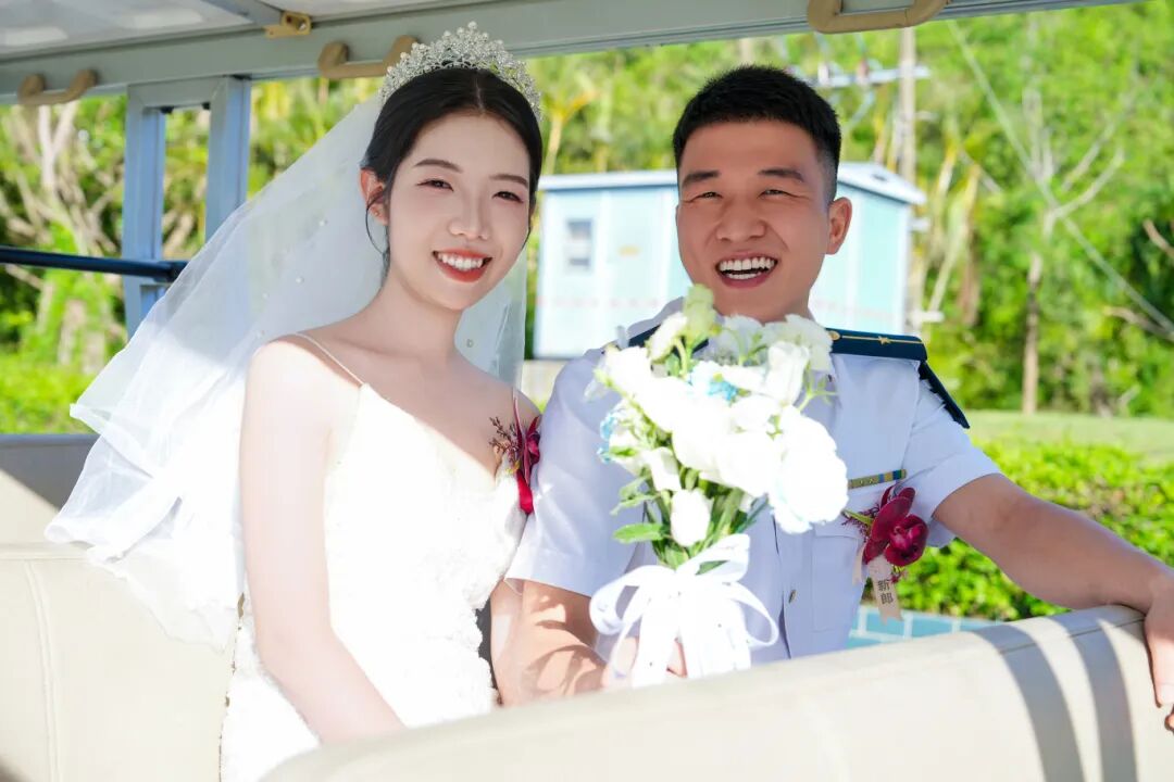 万吨大驱“舰”见证幸福时刻，他们终于步入婚姻殿堂啦！
